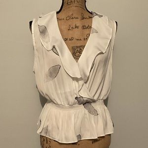 Grade & Gather white v-neck top size med